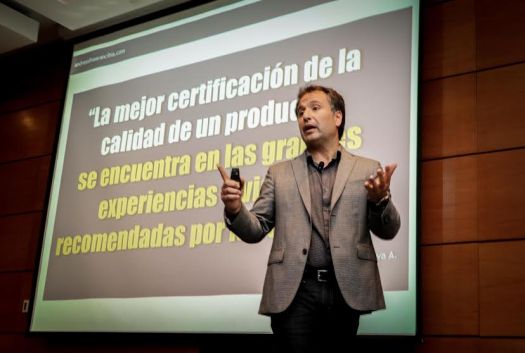 Andrés Silva Arancibia Marketing Digital y Redes Sociales Sheraton Miramar, conextrategia, libro, marketing digital, seminarios, conferencias, charlas, 2016 (7)